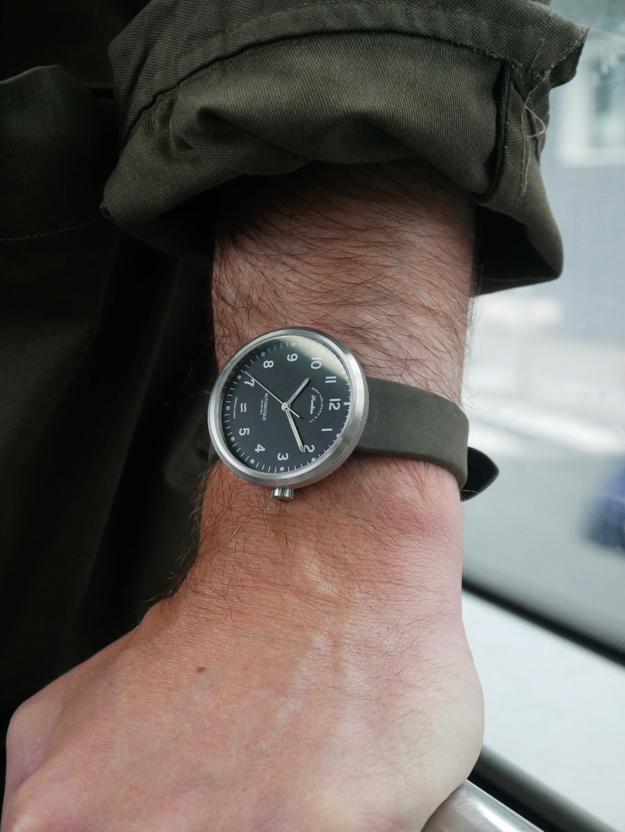 Mona Frankton Field black dial on wrist