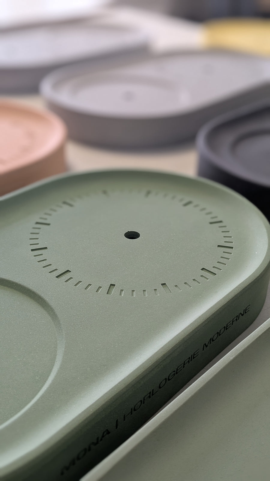 Horloge MONA