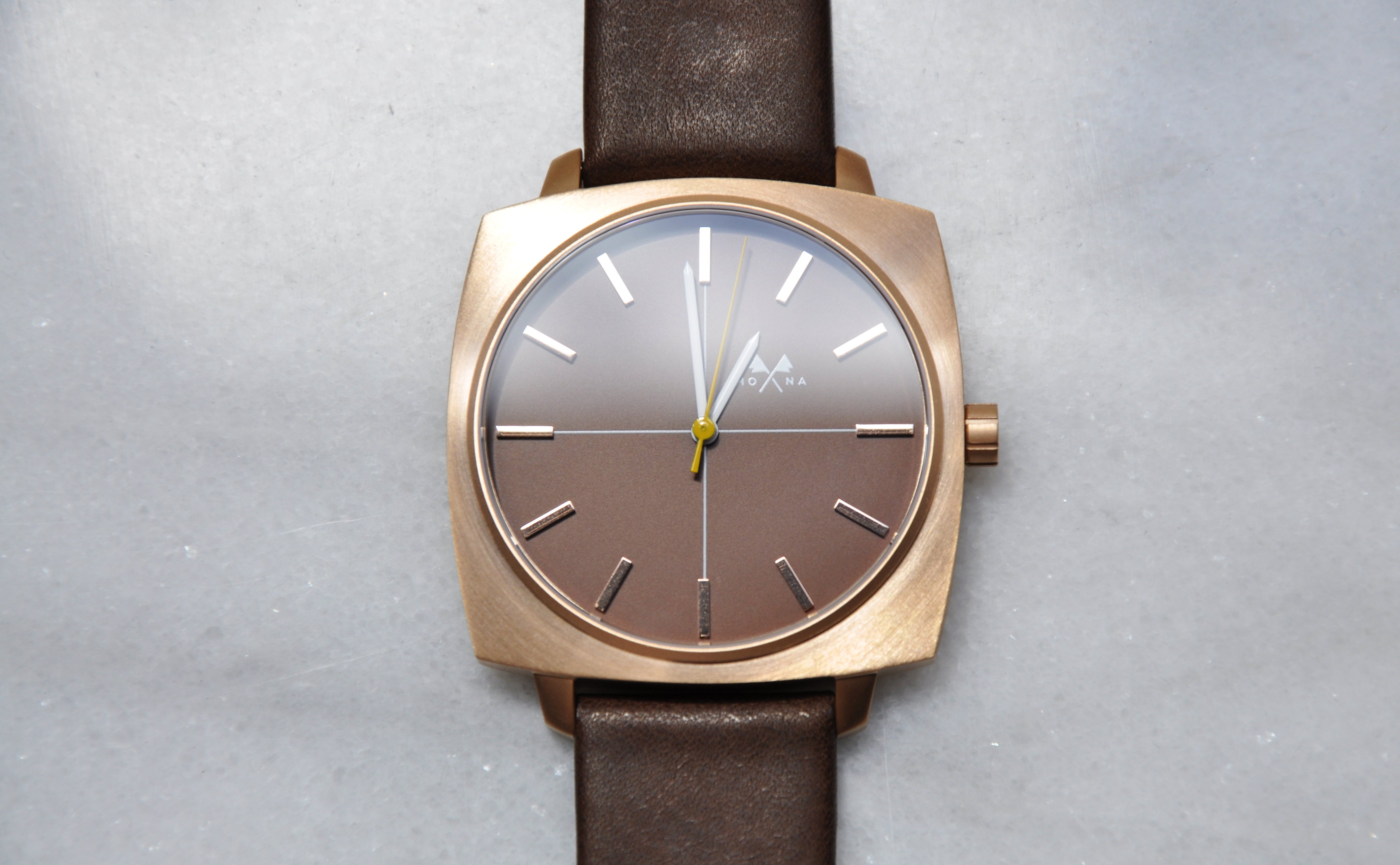 Cushion moore - Mona Watches - Horlogerie Moderne