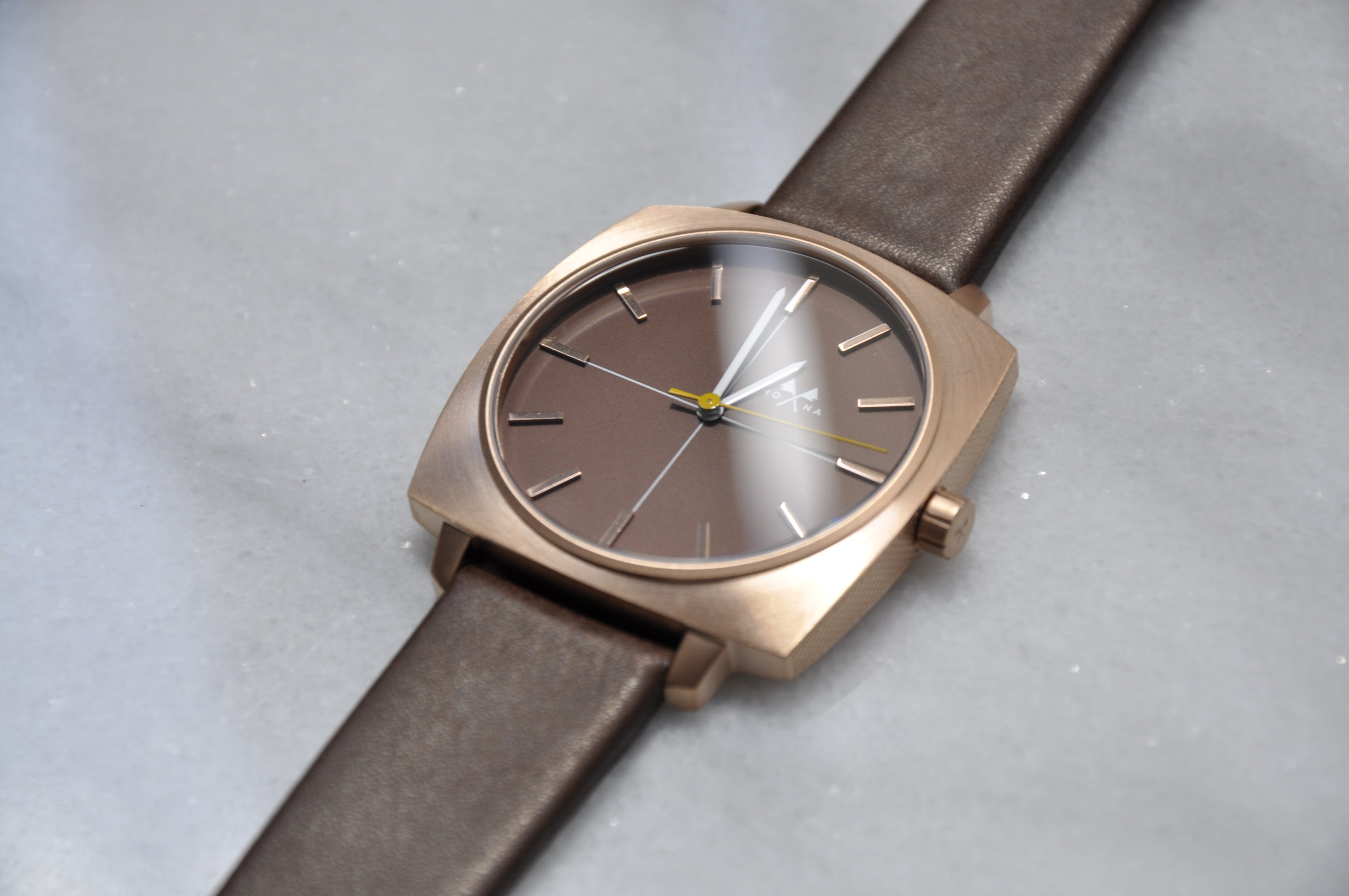 Cushion moore - Mona Watches - Horlogerie Moderne