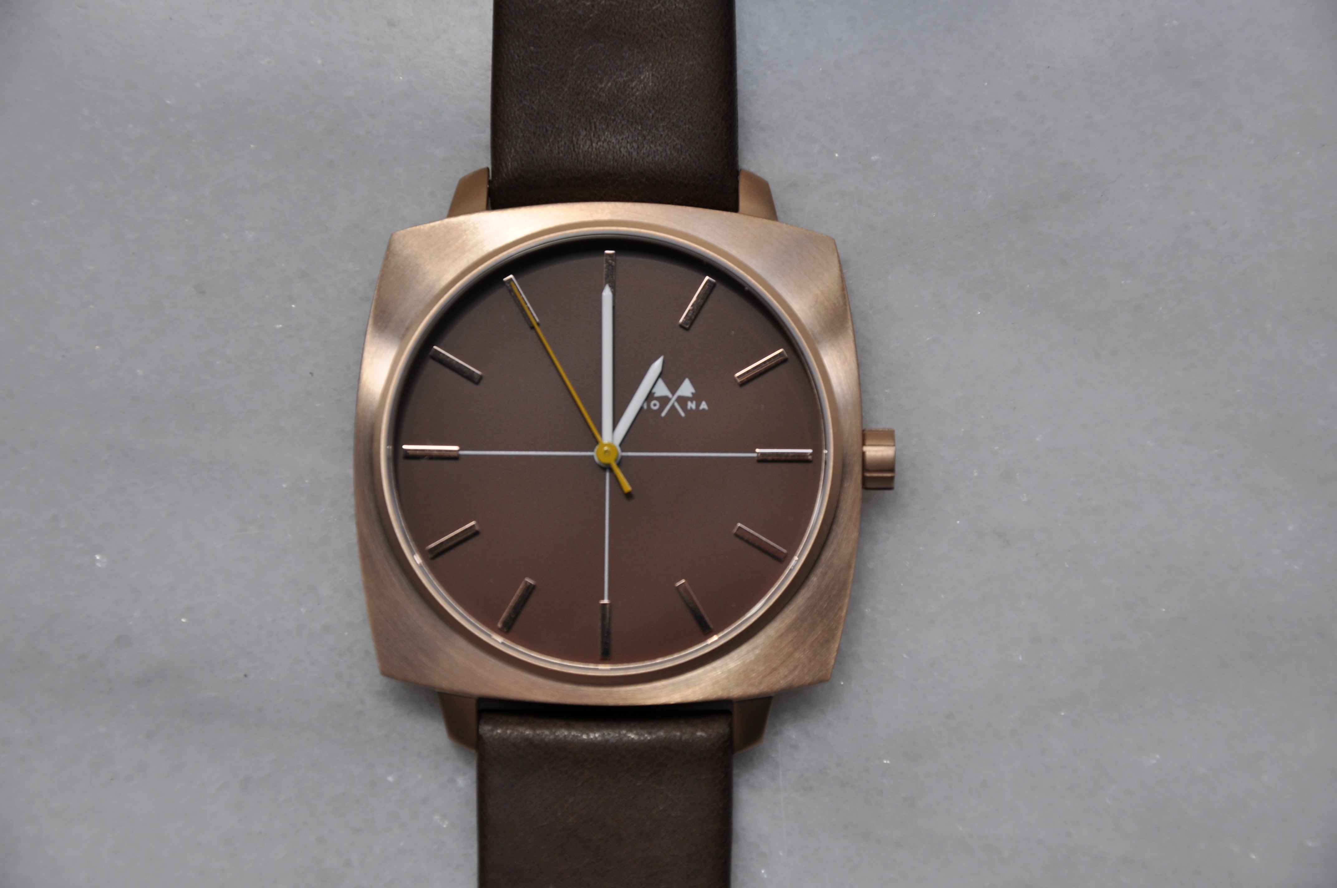 Cushion moore - Mona Watches - Horlogerie Moderne