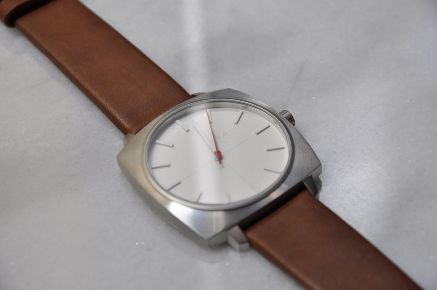 Cushion hoover - Mona Watches - Horlogerie Moderne