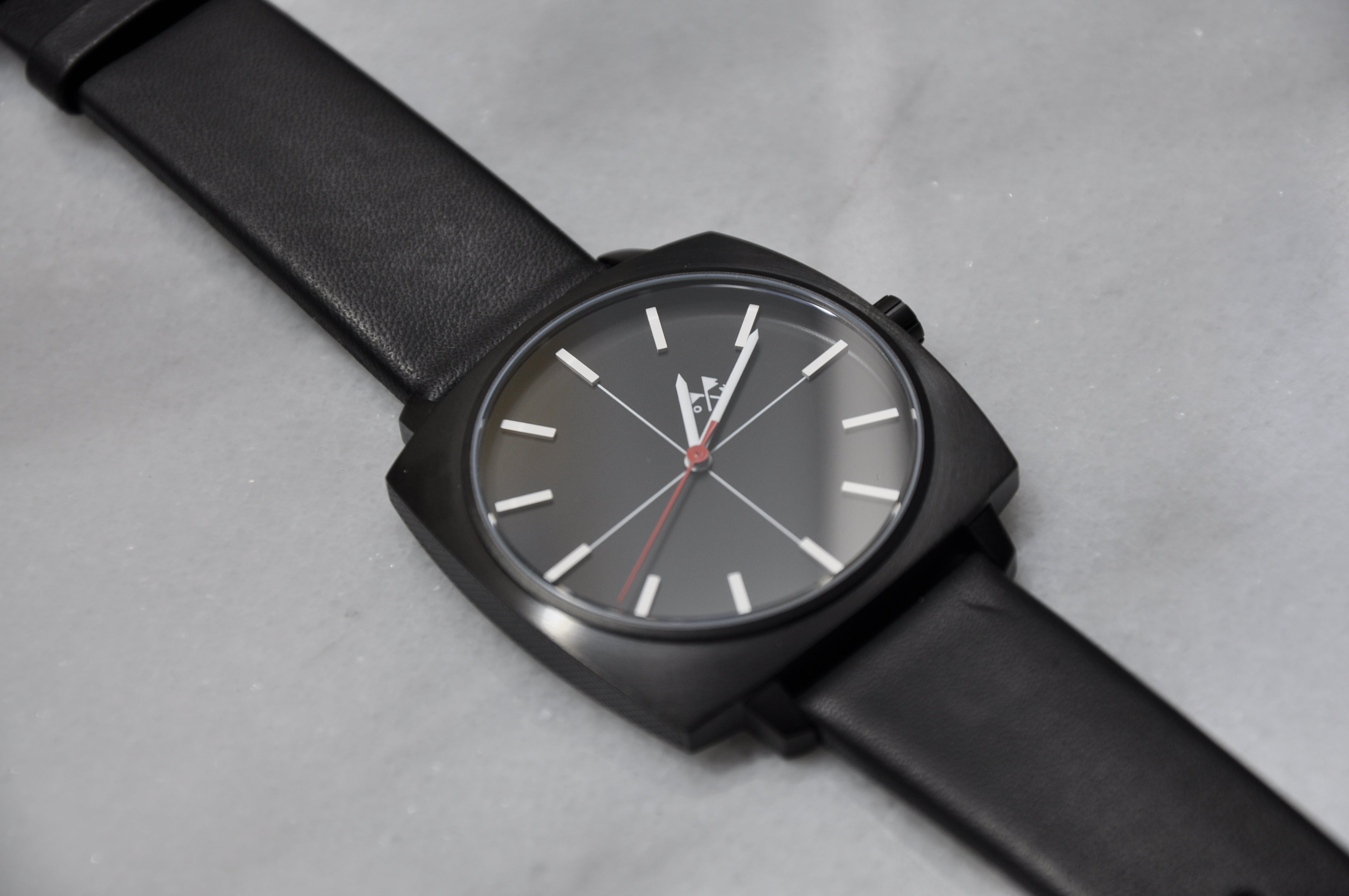 Cushion ghost-cut - Mona Watches - Horlogerie Moderne