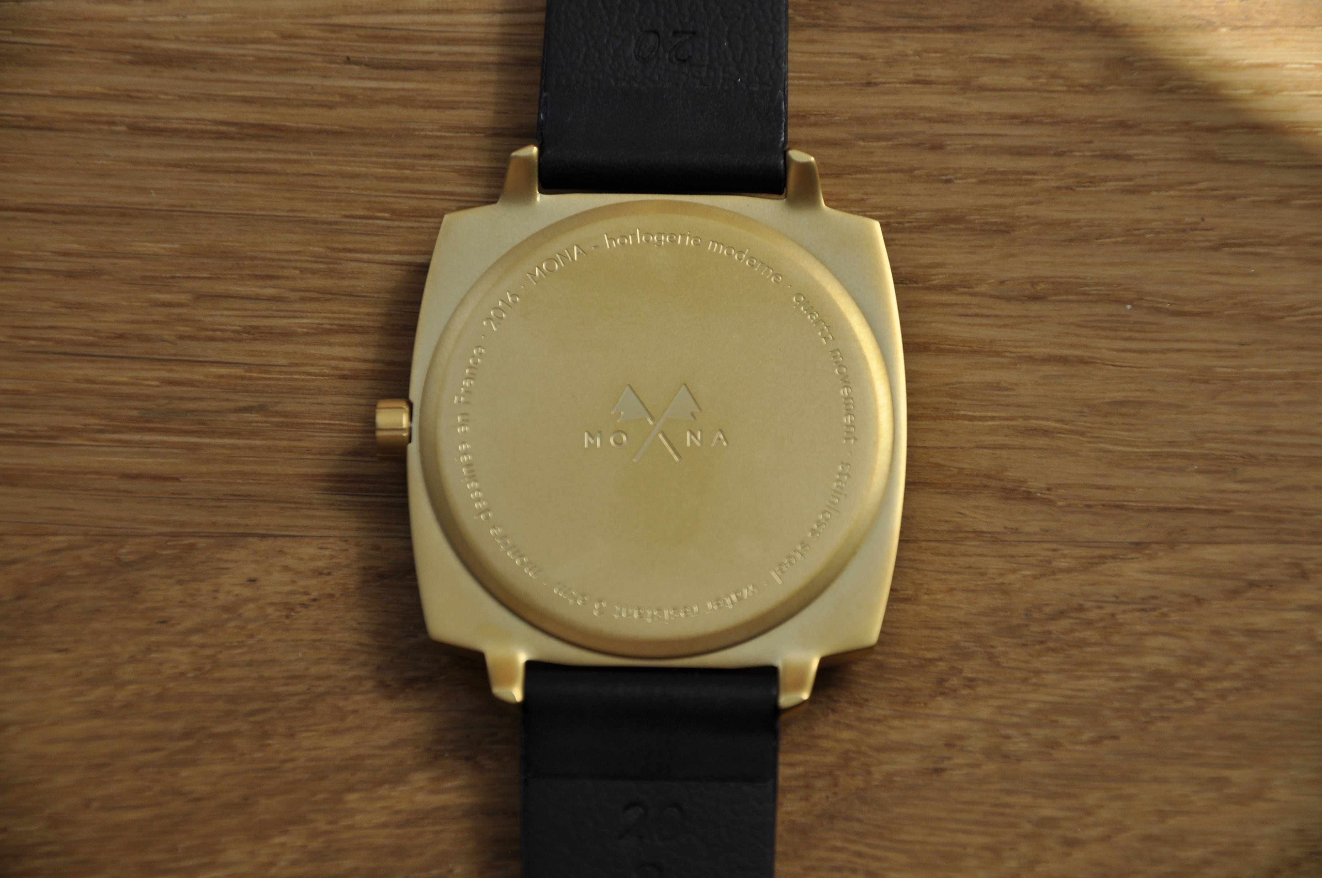 Cushion gold-cut - Mona Watches - Horlogerie Moderne
