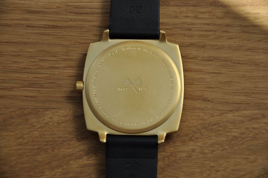 Cushion gold-cut - Mona Watches - Horlogerie Moderne