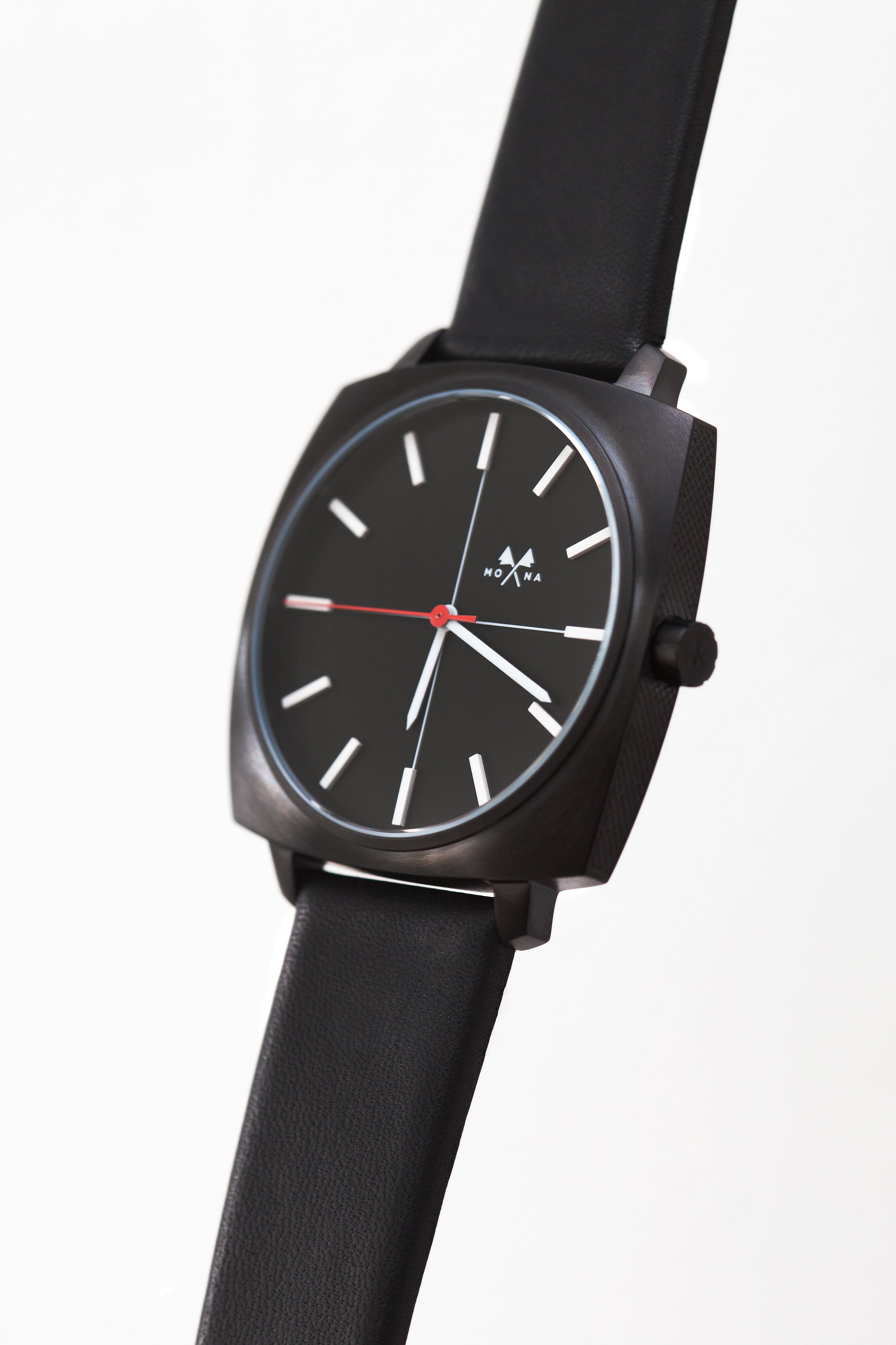 Cushion ghost-cut - Mona Watches - Horlogerie Moderne