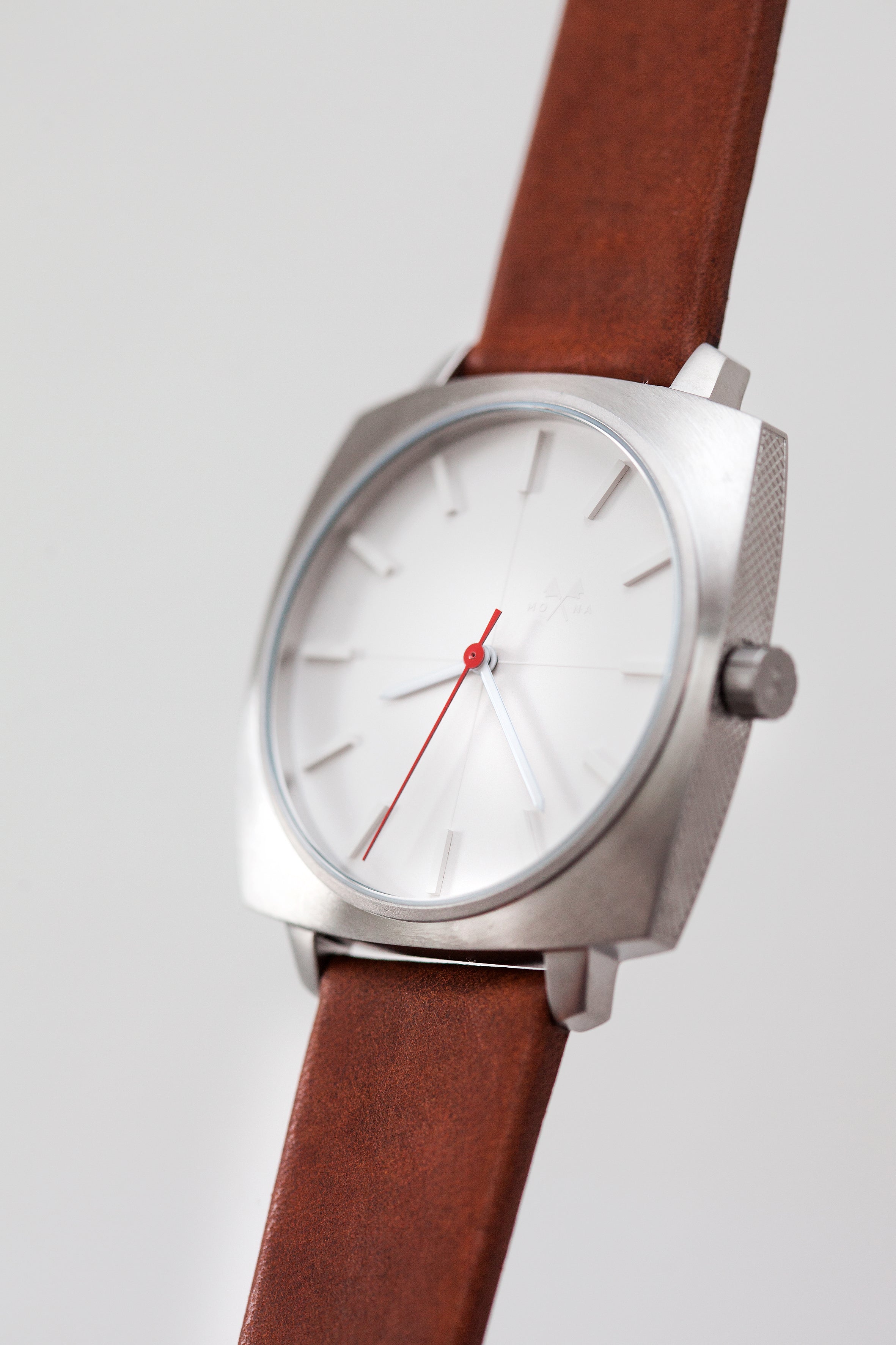 Cushion hoover - Mona Watches - Horlogerie Moderne