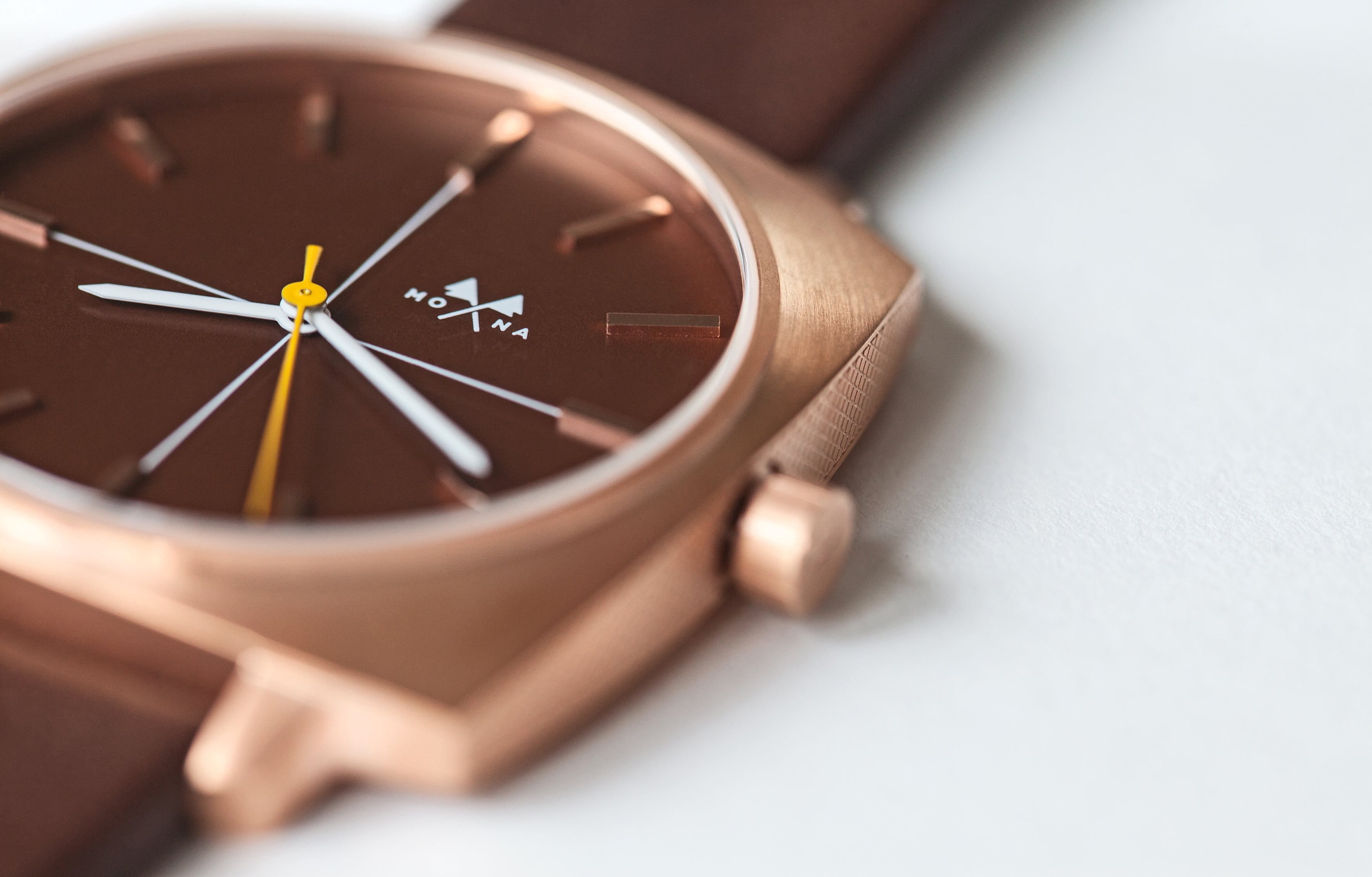 Cushion moore - Mona Watches - Horlogerie Moderne